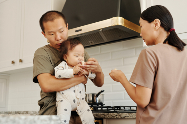 丈夫出轨坚决要离婚，妻子如何巧妙挽回破碎的婚姻？