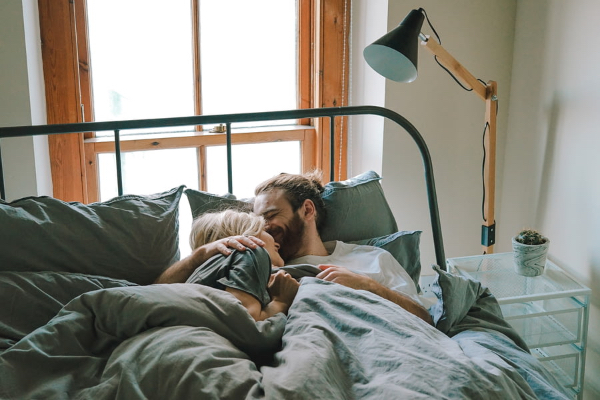 如何成功挽回丈夫出轨后的婚姻危机？实战策略与情感修复指南