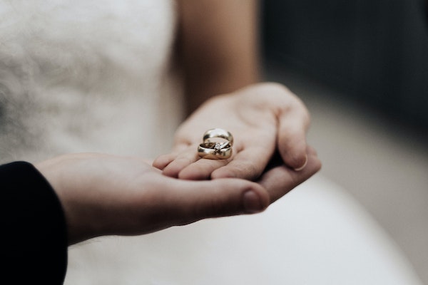 丈夫极力挽回一个家的婚姻